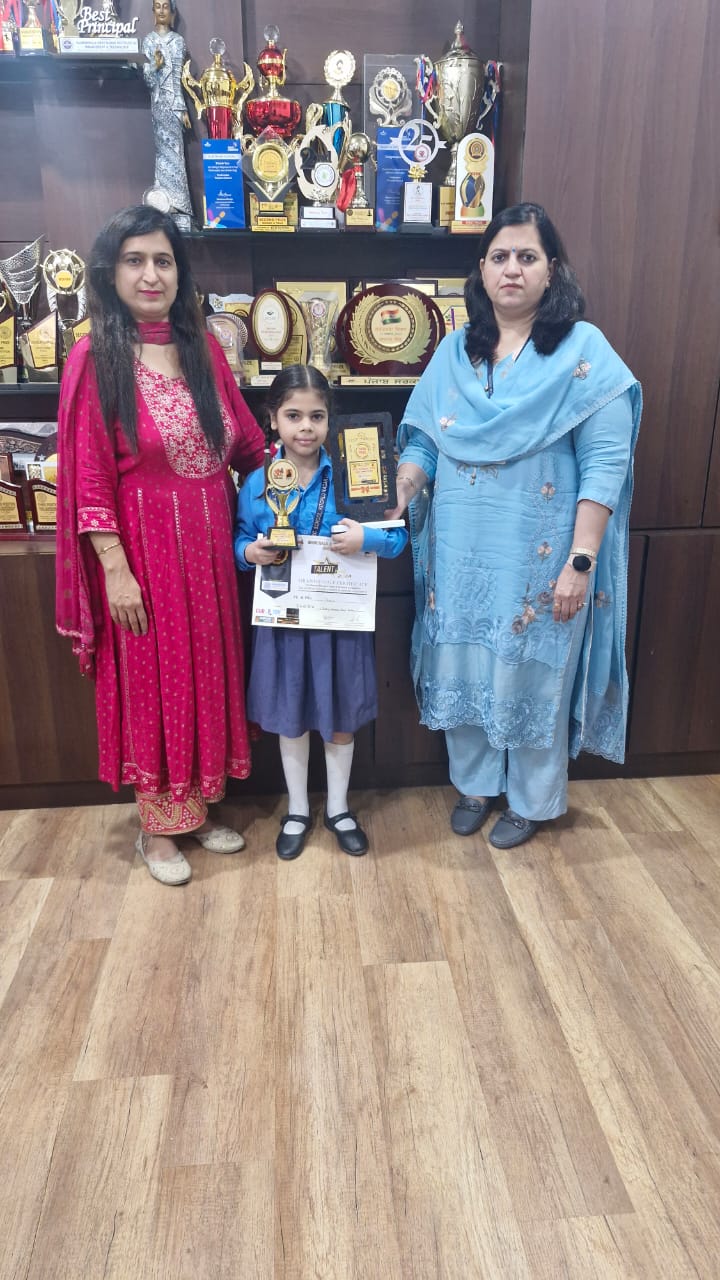 Tanvi from Bhartiya Vidya Mandir Kitchlu Nagar Ludhiana Shines Bright in Modelling Competition under Talent Hunt: 2024